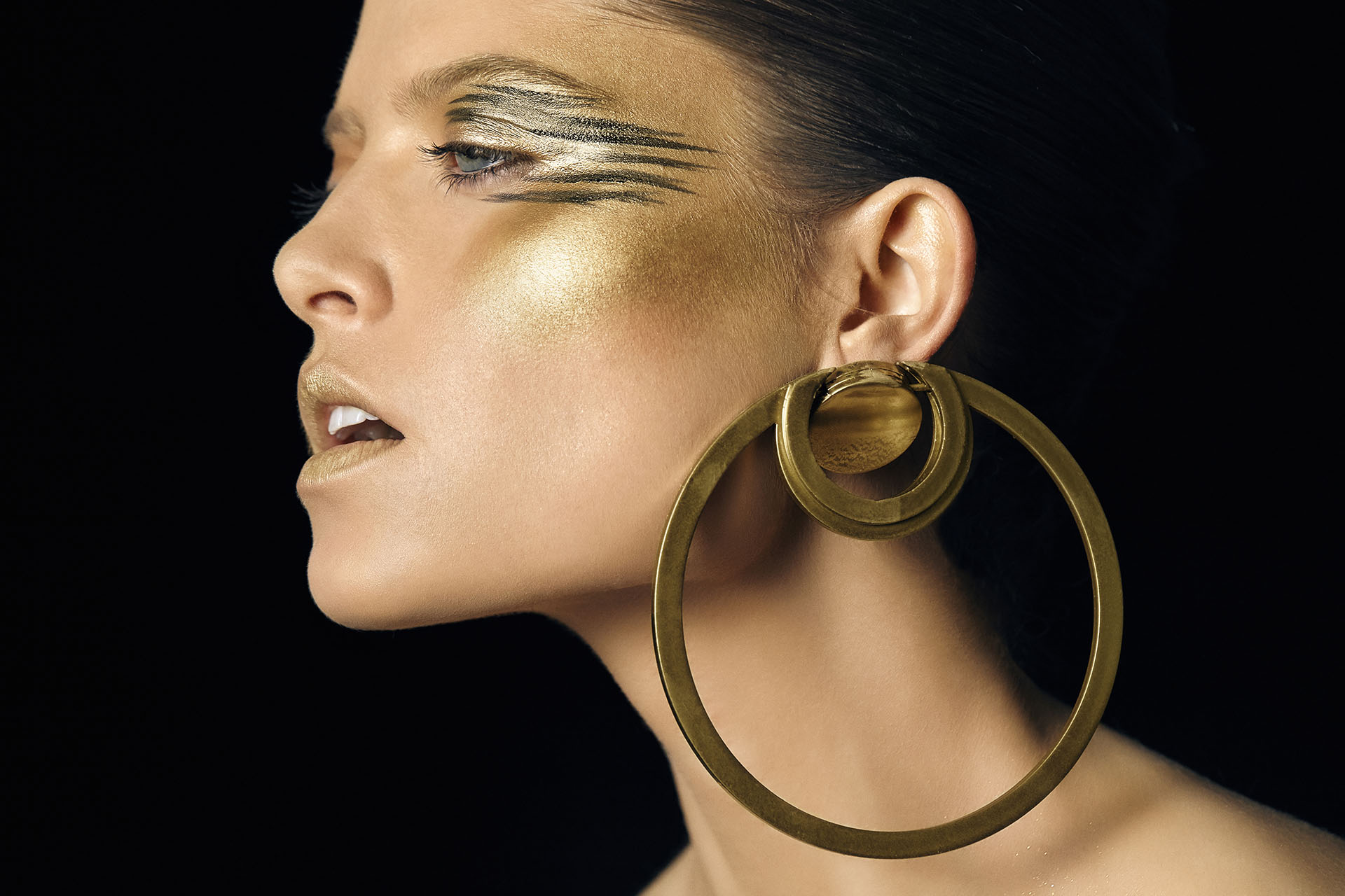 Photo by Eduardo Delfim / Marcos Costa / Vogue Brasil