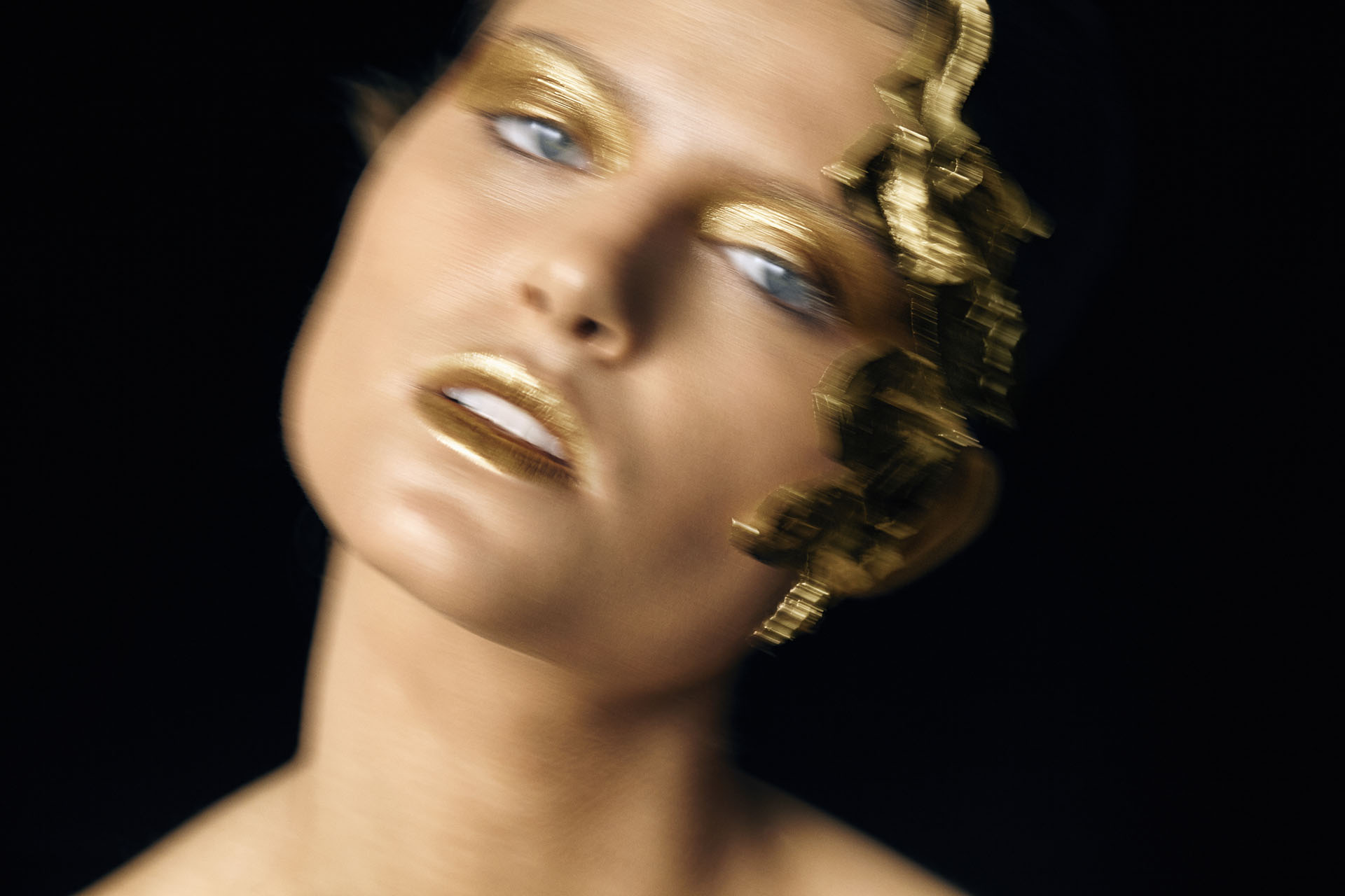 Photo by Eduardo Delfim / Marcos Costa / Vogue Brasil