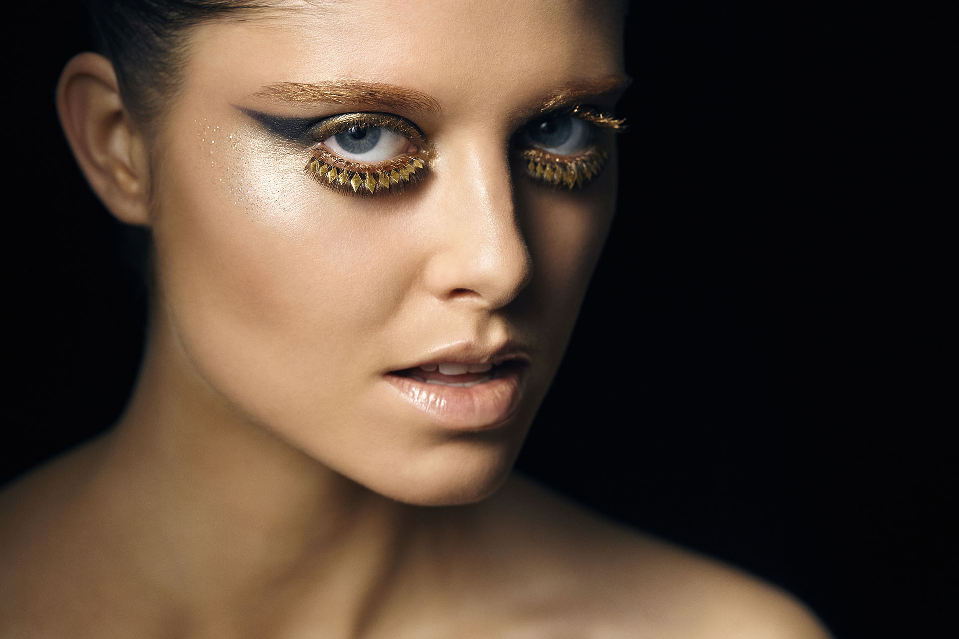 Photo by Eduardo Delfim / Marcos Costa / Vogue Brasil